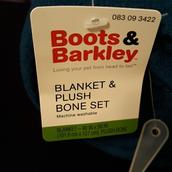 New Boots & Barkley Blanket and Plush Bone Set - Picture 2 of 4